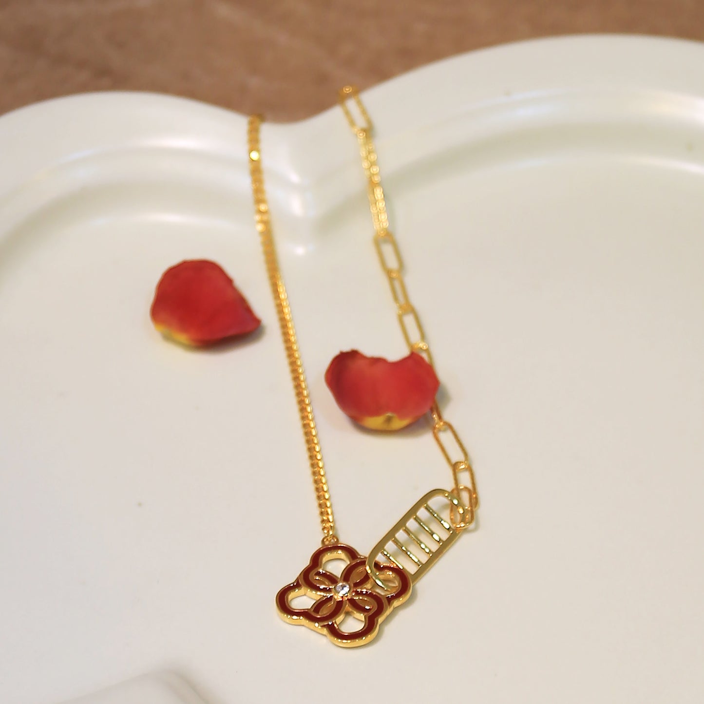 Blooming Eaves Necklace