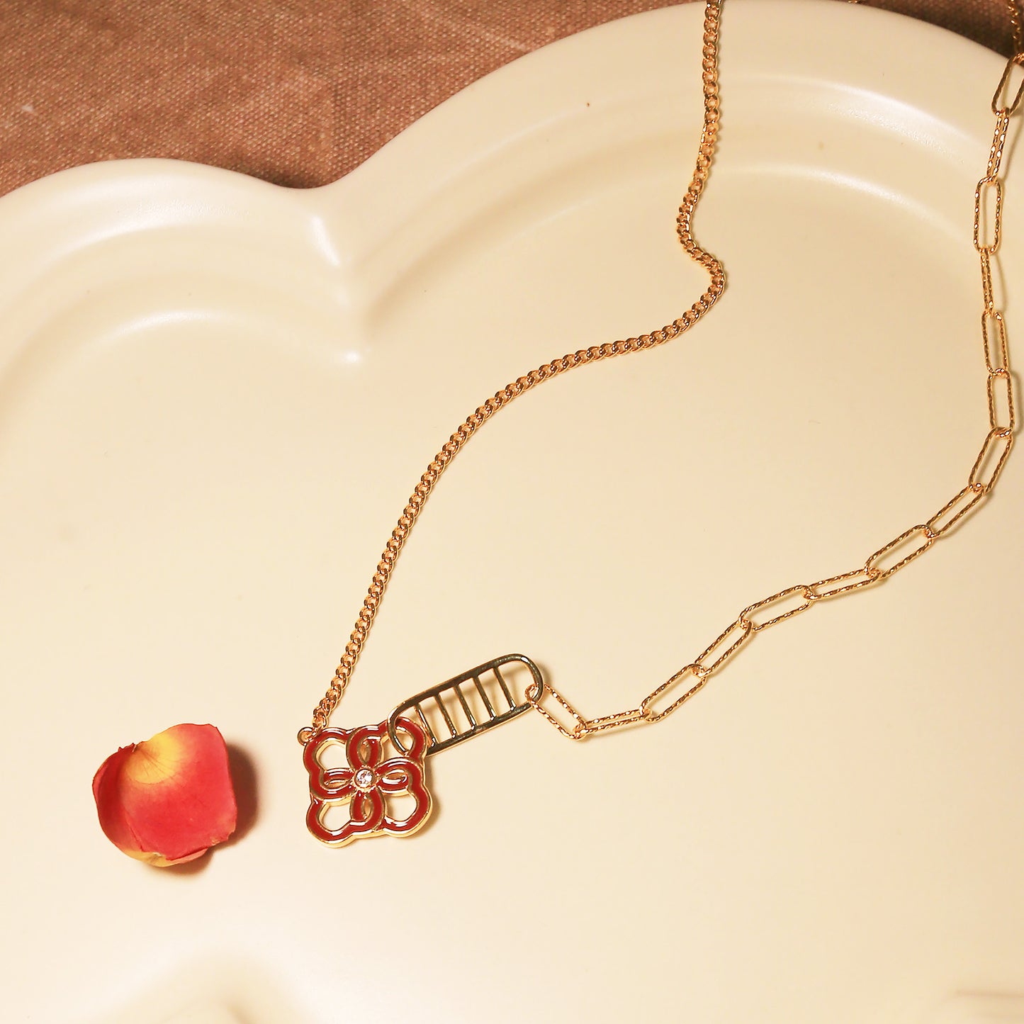 Blooming Eaves Necklace