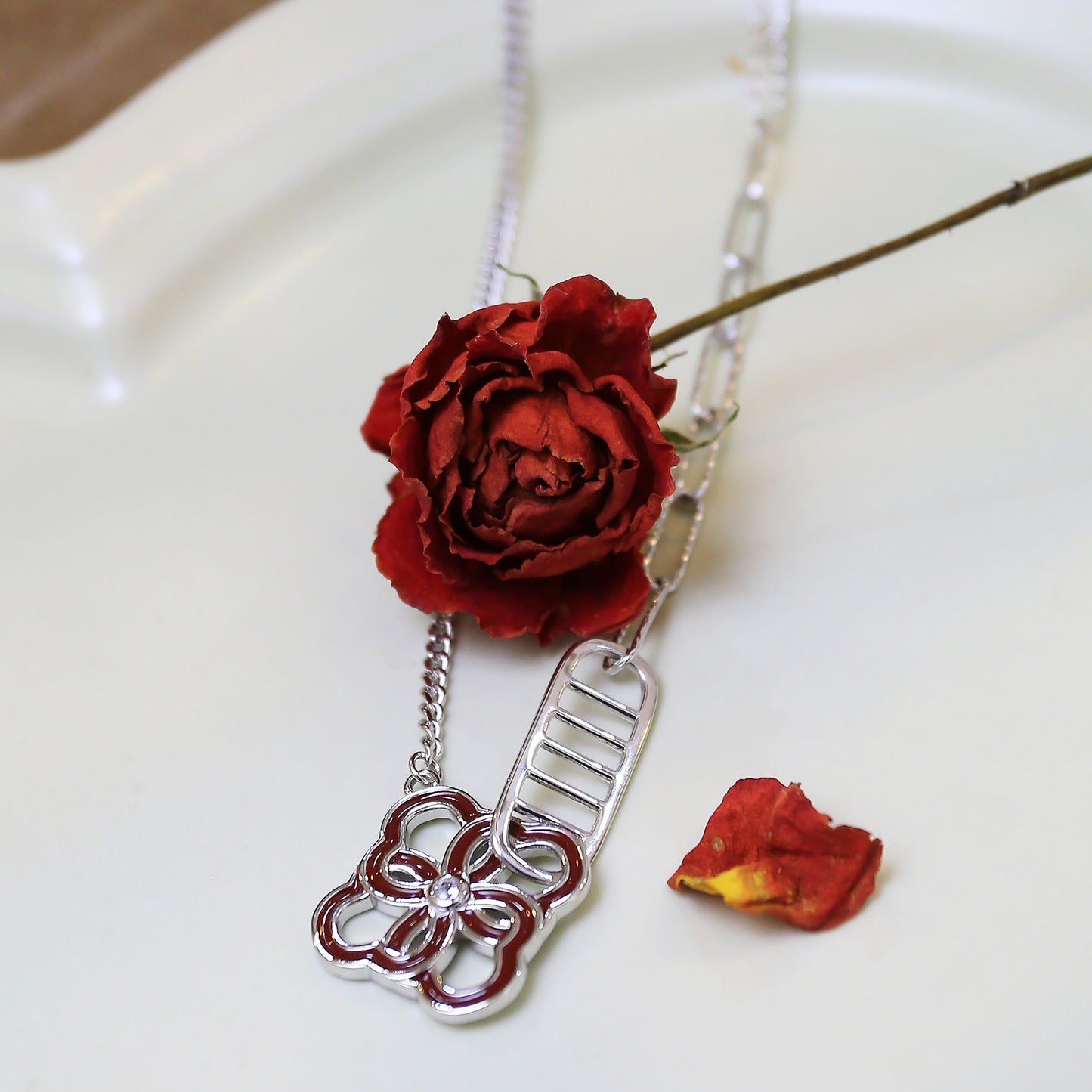 Blooming Eaves Necklace