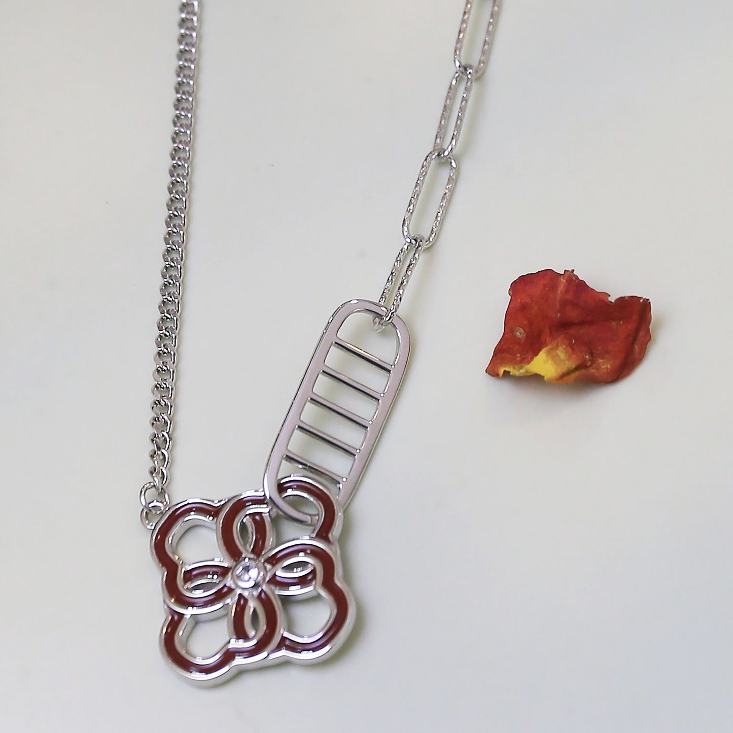 Blooming Eaves Necklace