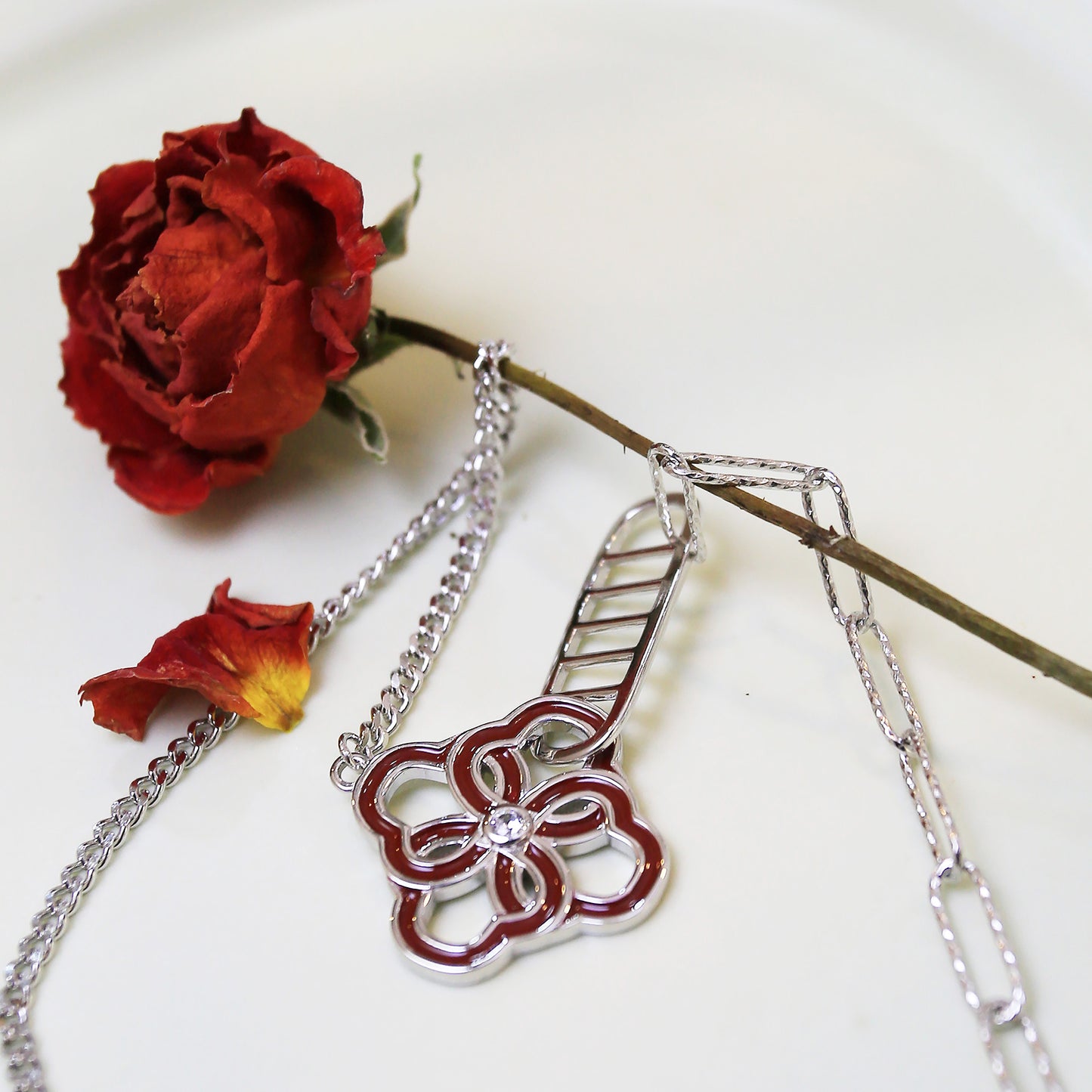 Blooming Eaves Necklace