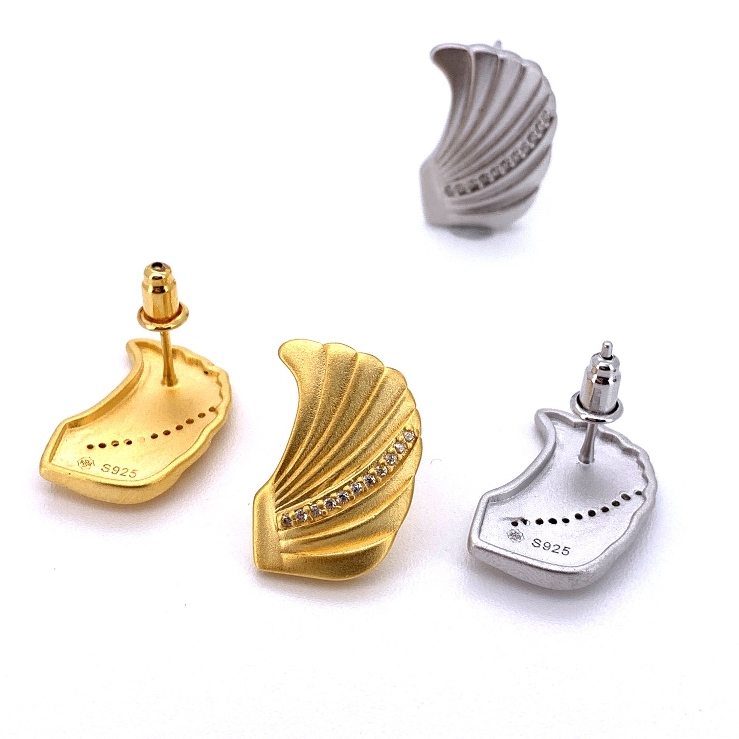 Owl-tail ridge ornament（Chiwei）