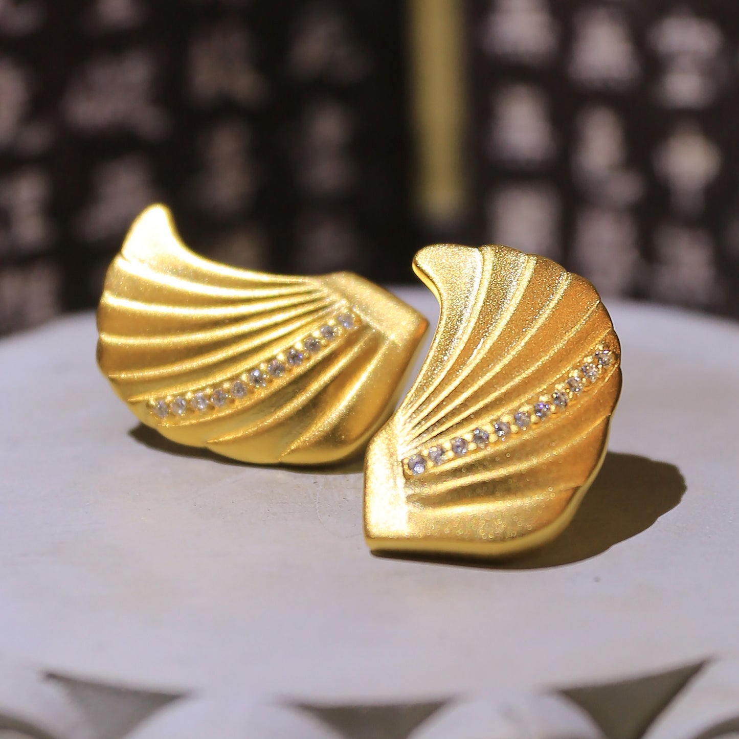 Owl-tail ridge ornament（Chiwei）