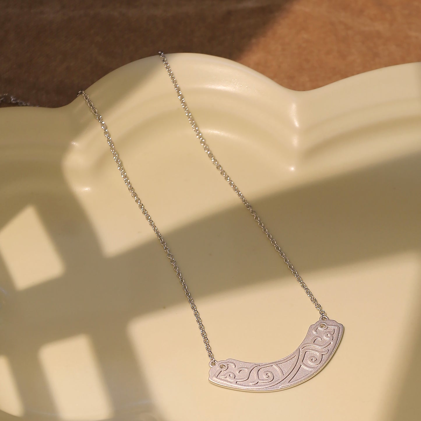 Dragon-patterned Jade Huang